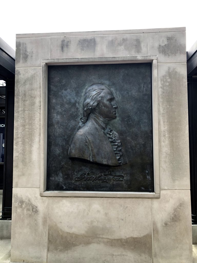 a bust of George Washington at Mount Vernon