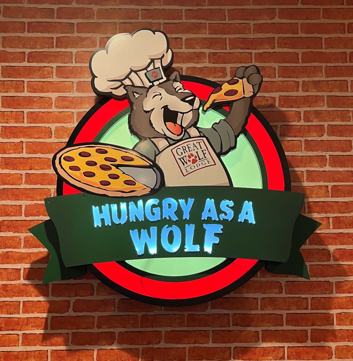 large families at Great Wolf Lodge can share pizzas for an inexpensive meal