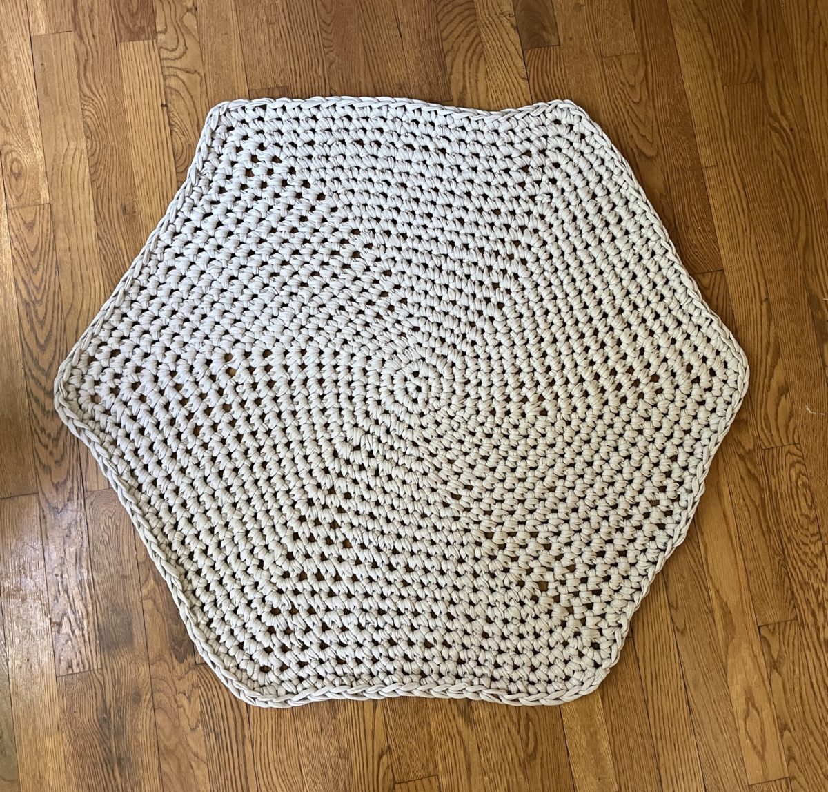 a hexagonal rug made of Fox Yarn T-Shirt yarn in Light Beige